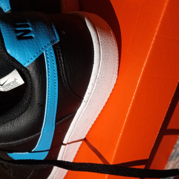 Shoes - Picture 2 of 4